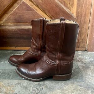 Beautiful Lucchese GA9700 roper style boots. Size 7.5